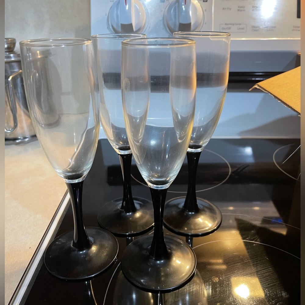 Elegant Black Stem 4 Champagne Flutes